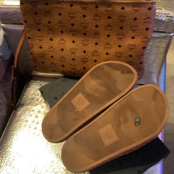 Mcm signature crossbody & slides 7w combo - Picture 3 of 5